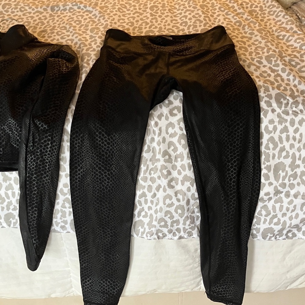 SET 3 piece Black Snake Print Leggings - Picture 7 of 16